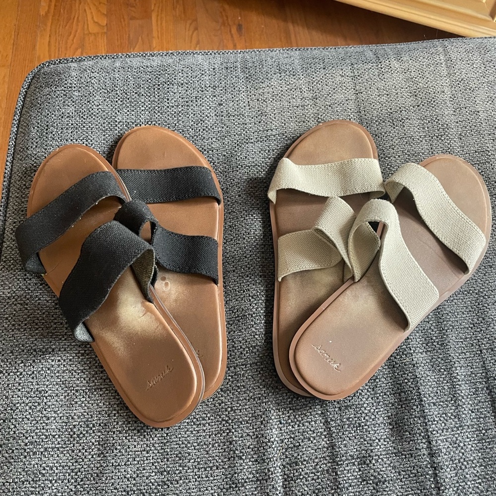 Sanuk Black and Cream Sandals